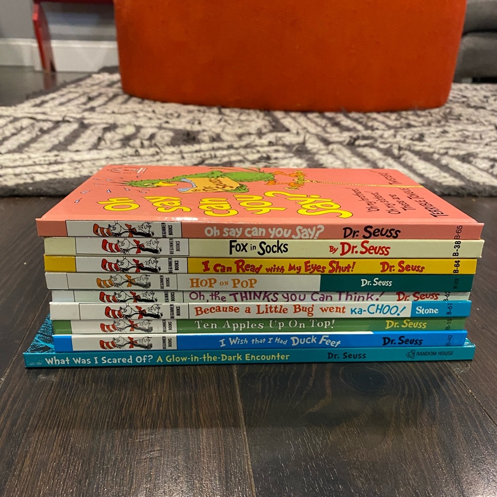 Bundle of 9 Dr. Seuss books